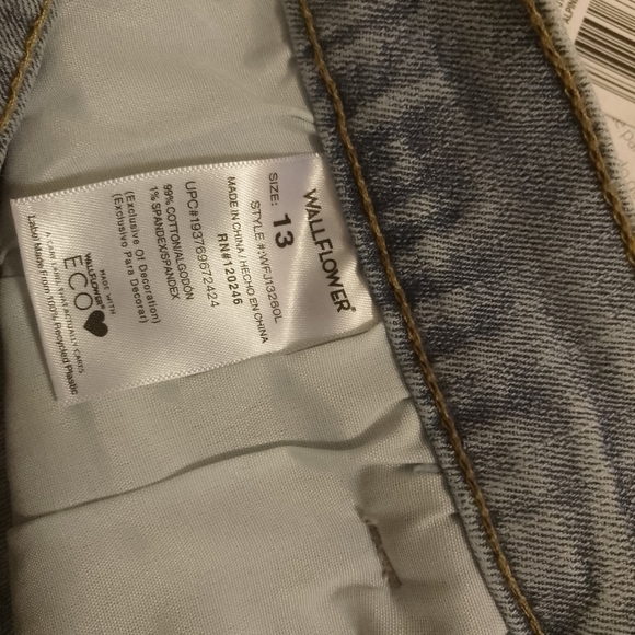 Wallflower Fearless Curvy Super High Rise Cut Off Denim Blue Jean Shorts shorty. - Picture 10 of 13